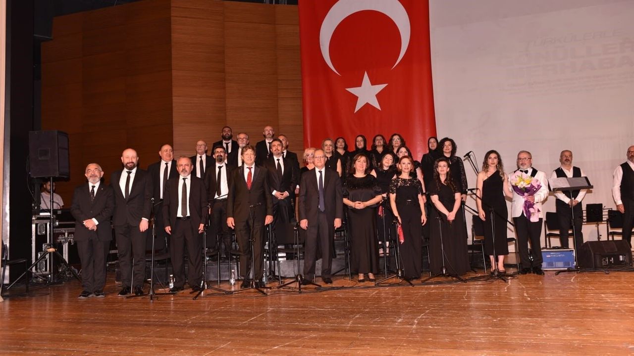 Sağlık Çalışanları Türküleriyle Şifa Verdi