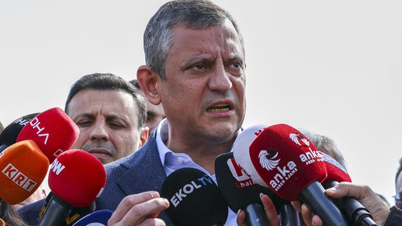 Özgür Özel Silivri’de: İmamoğlu ve Tutuklu Belediye Başkanlarıyla Görüşüyor