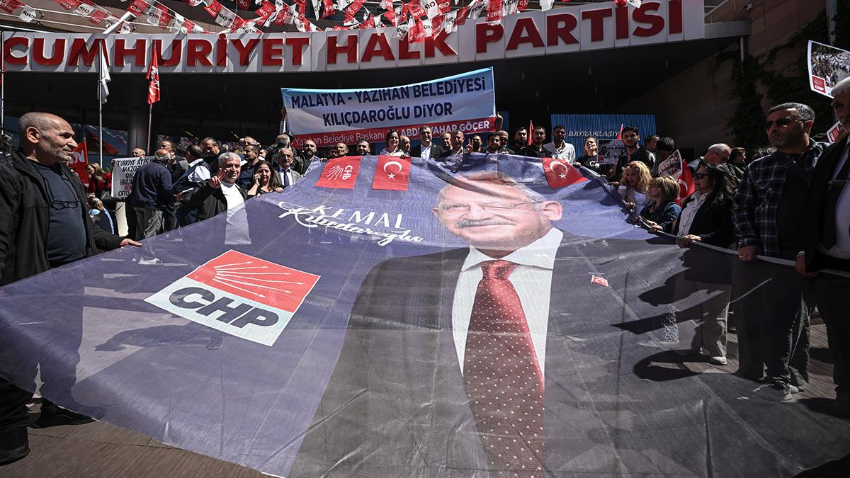 Kemal Kılıçdaroğlu'nun CHP Genel Merkezi'ne Dönüşü: Sloganlar ve Coşku Dolu Anlar