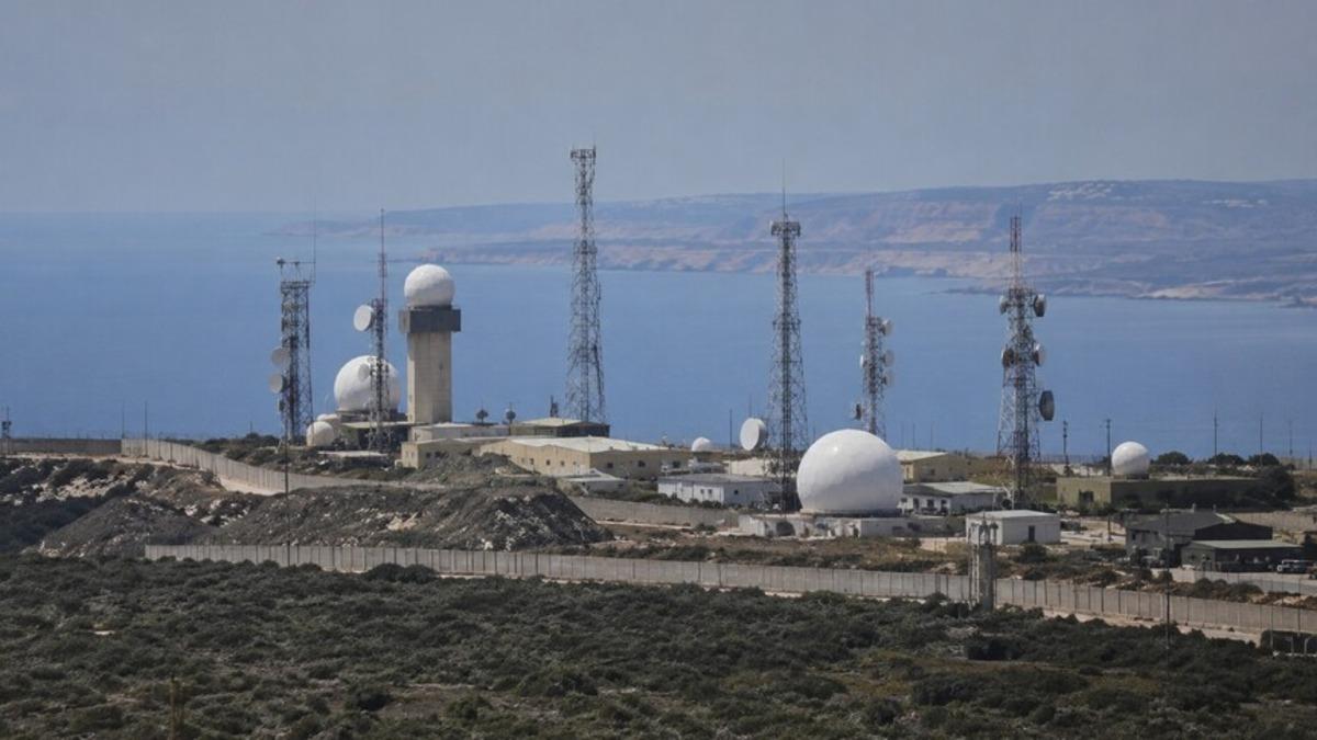 Güney Kıbrıs'ta Halk, İngiliz Askeri Antenlerine Karşı Ayakta