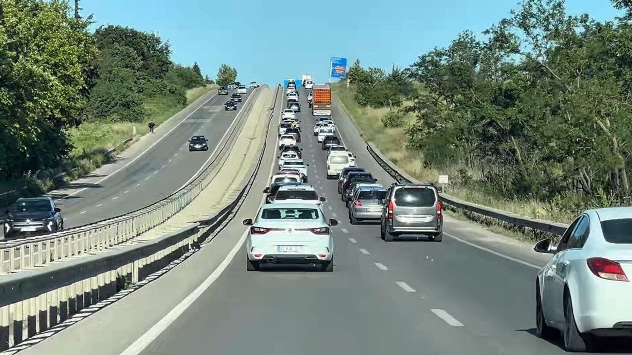 Bursa'da Bayram Dönüşü Trafik Kaosu: Uzun Kuyruklar Oluştu