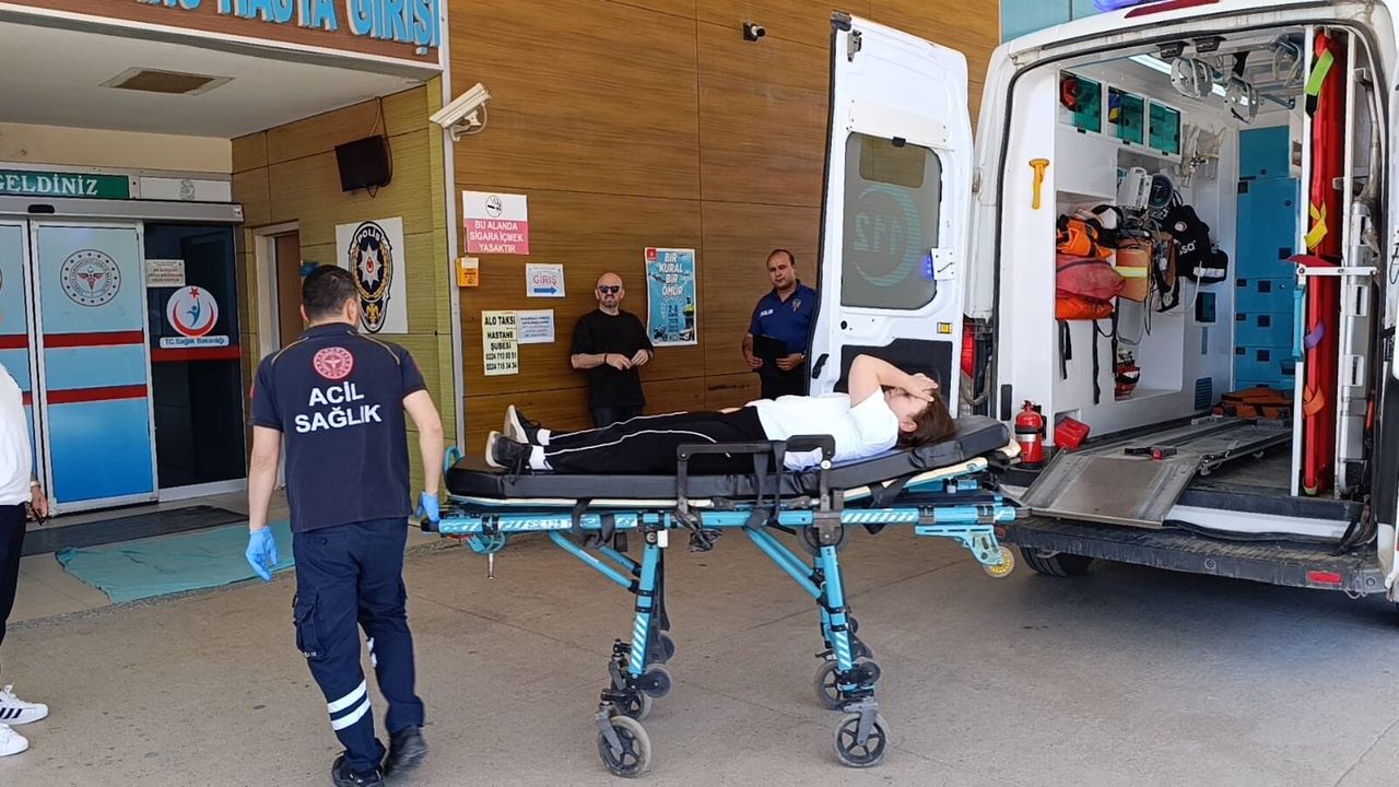 İnegöl'de Devrilen Triportör Kazası: 3 Yaralı