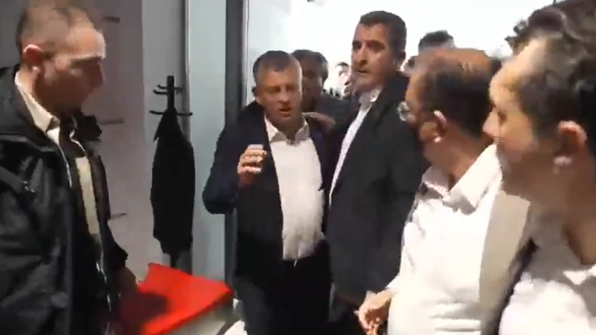 Özgür Özel'in 12. Kattaki Anları: 'Önce Kadınlar...' Dediği Görüntüler Ortaya Çıktı