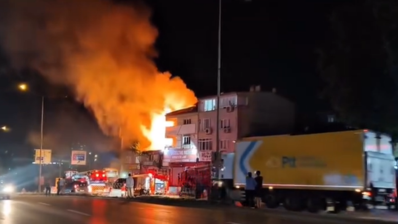 Bursa Nilüfer'de Yangın: İtfaiye Ekipleri Hızla Müdahale Ediyor