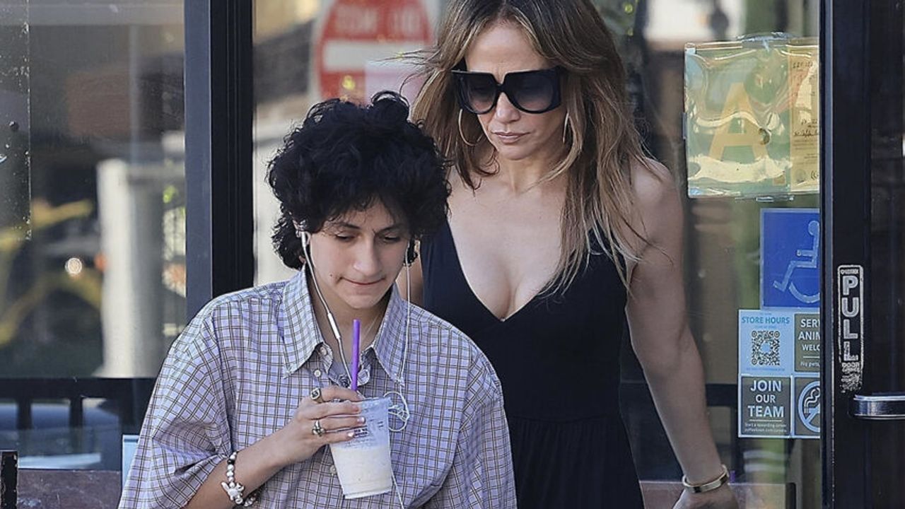 Jennifer Lopez'in Kızı Emme, Cinsiyet Değiştirerek 'Oskar Muñiz' Adını Aldı