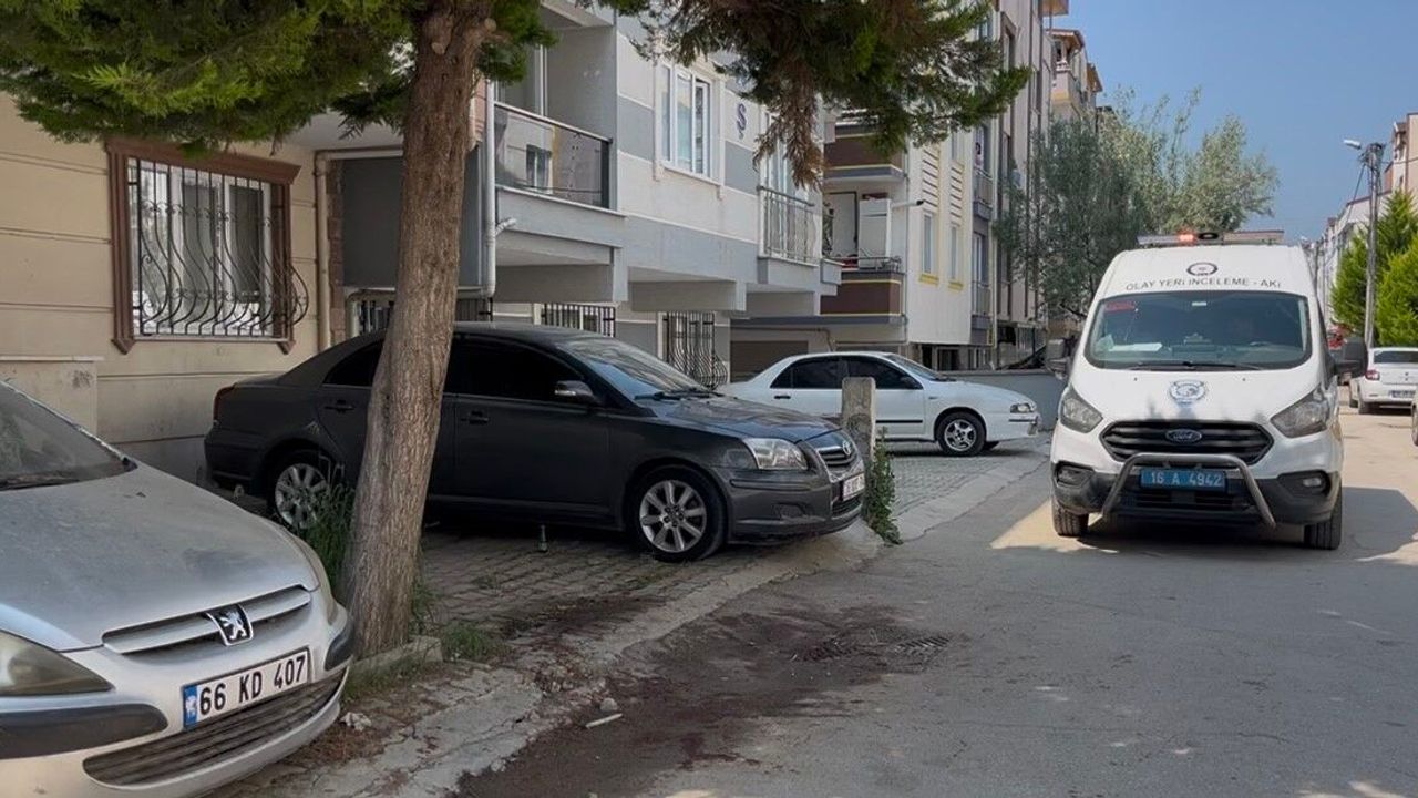Bıçaklı Kavga: İki Kardeş Yaralandı, Özcan K.'nin Hayati Tehlikesi Var