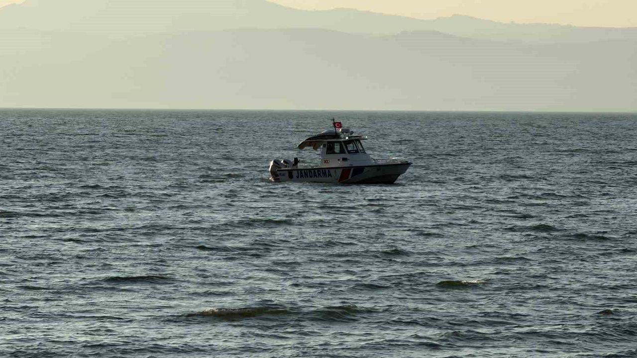 İznik Gölü'nde Akıntıya Kapılan Emekli Polis Hayatını Kaybetti, Oğlu Kurtarıldı