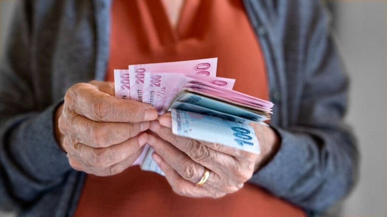 Temmuzda Emekli ve Memur Maaşlarına Yüzde 18 ve Yüzde 14 Zam Bekleniyor