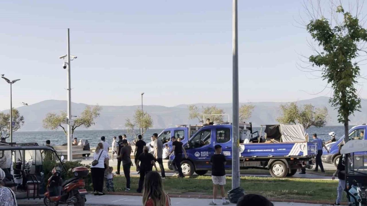 Mudanya'da Zabıta Ekipleri Seyyar Satıcılara Denetim Uyguladı: Tezgahına El Konuldu