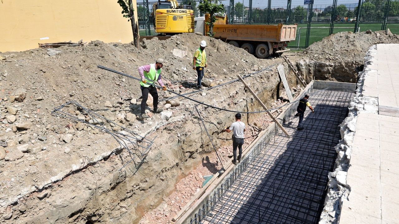 Yıldırım'da Yüzme Havuzu İçin Çatı Projesi: 875 Metrekarelik Çelik Çatı İmalatı Başladı