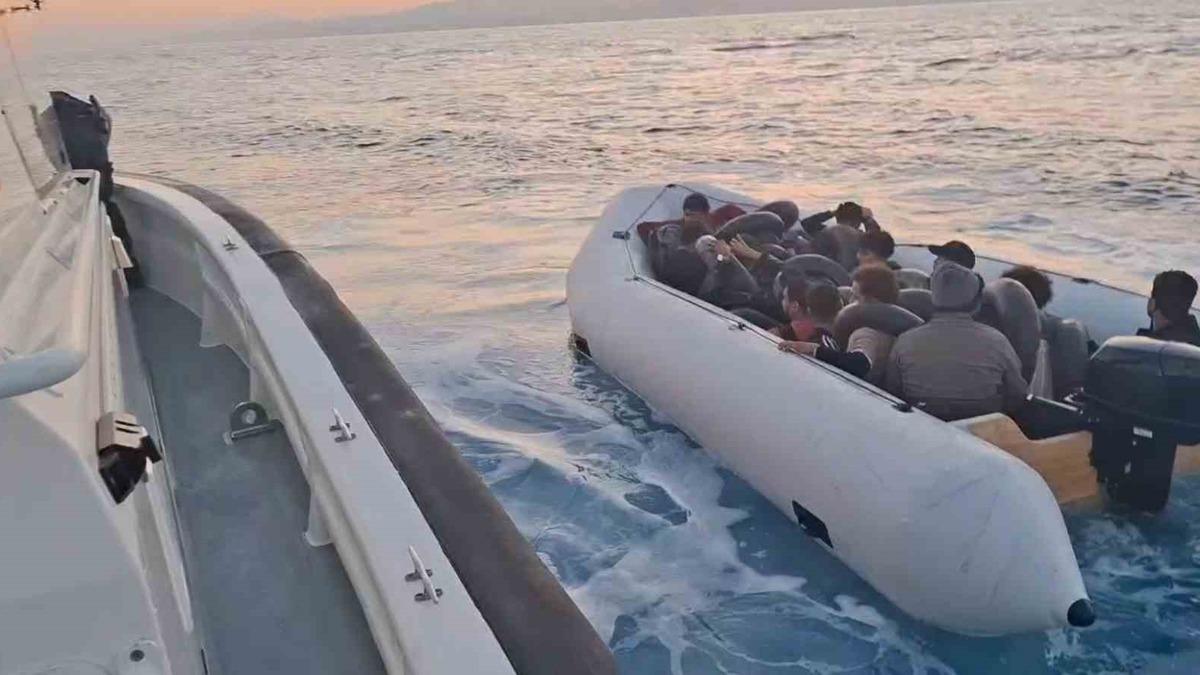 Kuşadası Açıklarında 18 Düzensiz Göçmen Yakalandı: 2'si Çocuk