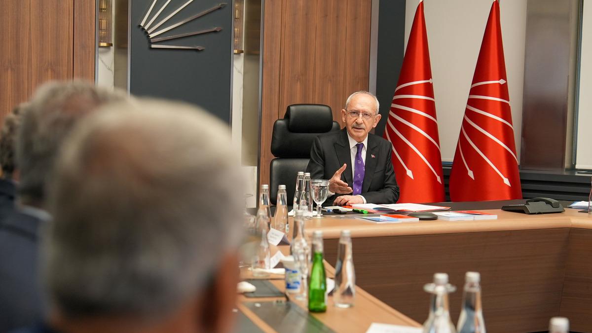 CHP MYK Toplantısında Görevden Almalar Bekleniyor: İddialar Gündemde