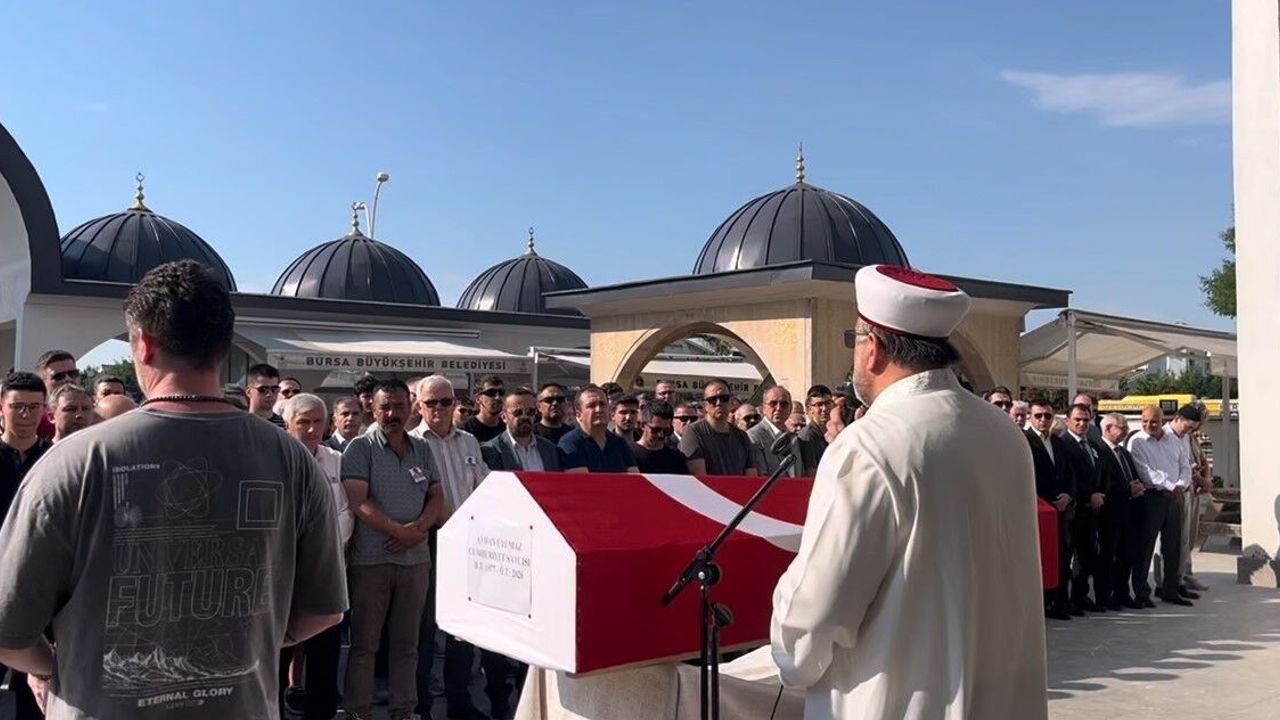 Cumhuriyet Savcısı Ayhan Uyumaz: Duruşmada Kalp Krizi Geçirerek Hayatını Kaybetti