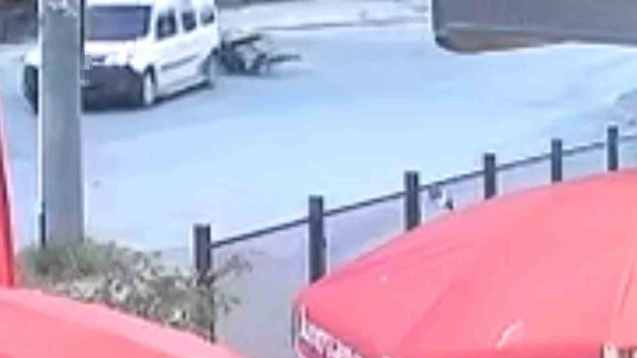 İnegöl'de Motosiklet ile Hafif Ticari Araç Çarpıştı: Sürücü Yaralandı
