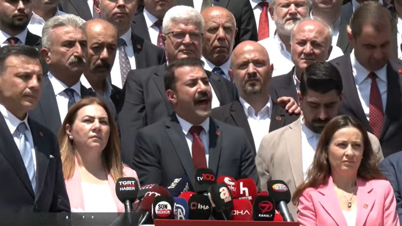 CHP Genel Merkezi'ne 833 Noter Tasdikli İmza Teslim Edildi