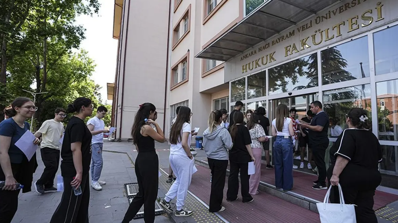 YKS 2026: Temel Yeterlilik Testi'ne 2,4 Milyon Aday Başvurdu