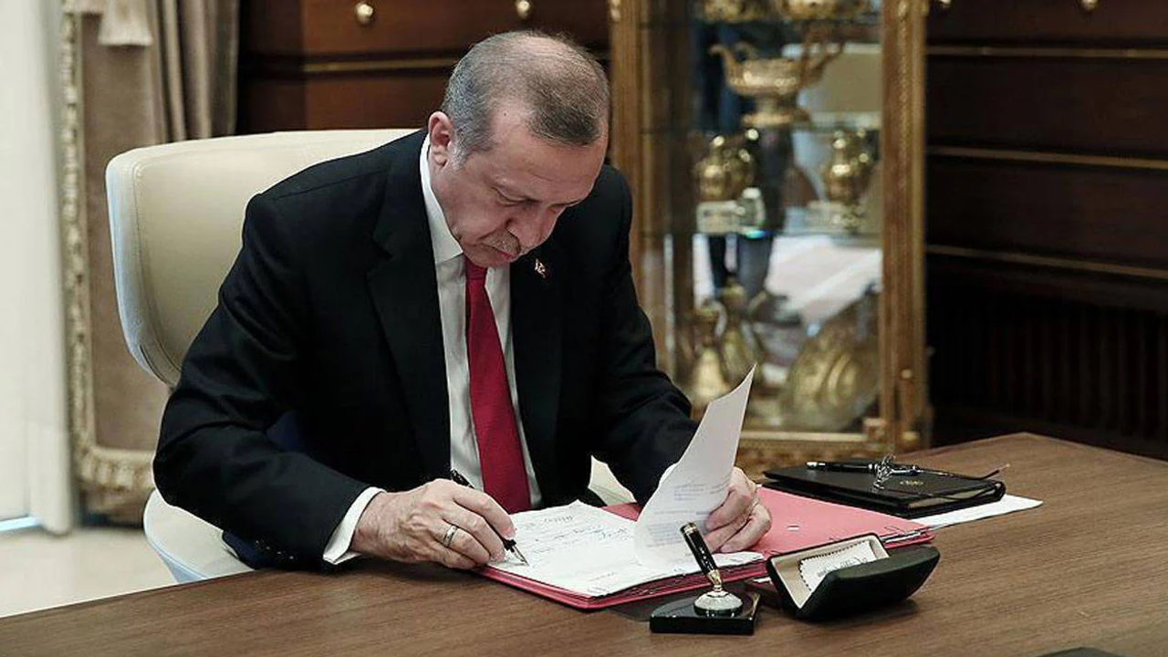 Cumhurbaşkanlığı Kararnamesi: Gençlik ve Spor Bakanlığı'nda Önemli Değişiklikler Yapıldı