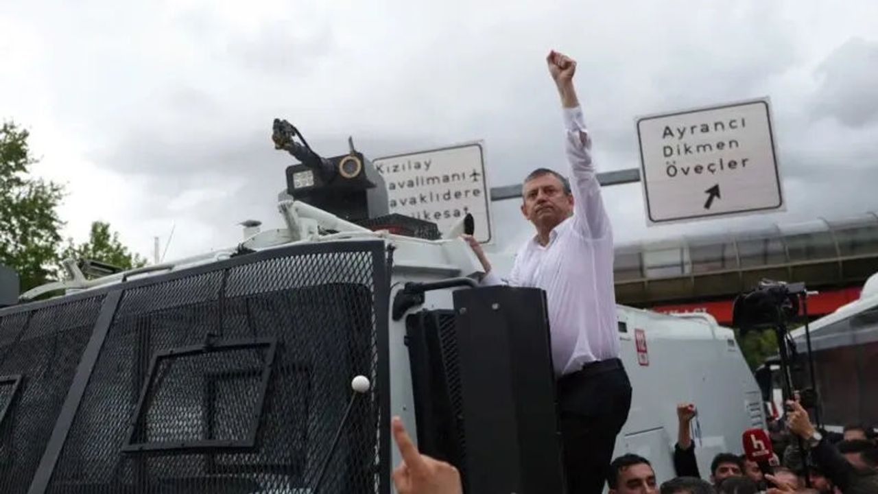 Yeni Parti: Özgür Özel'in Kuracağı Partinin Adı "Yürüyüş" Olacak
