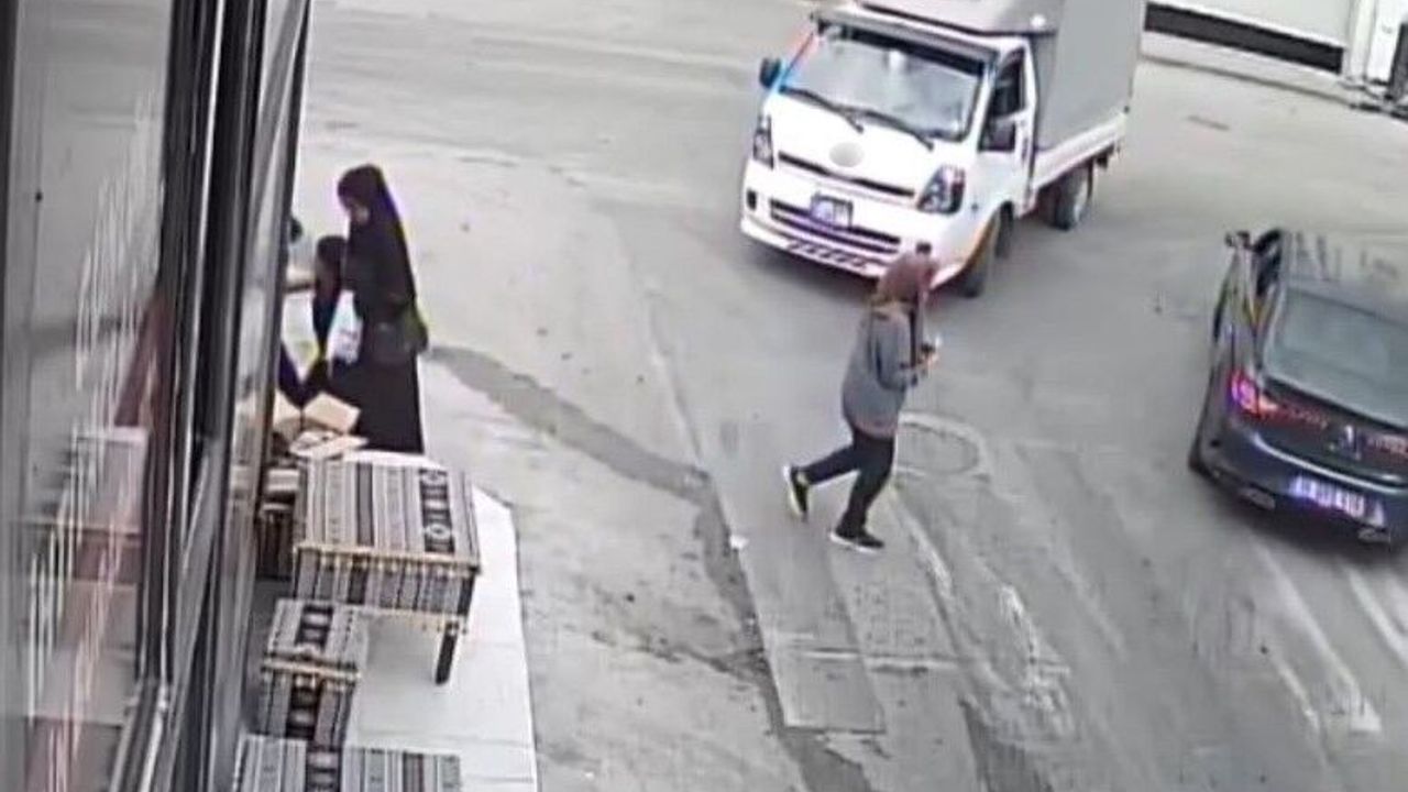 Bursa'da Kamyonet Çarpan Yaşlı Kadın Ağır Yaralandı: Sürücü Tutuklandı