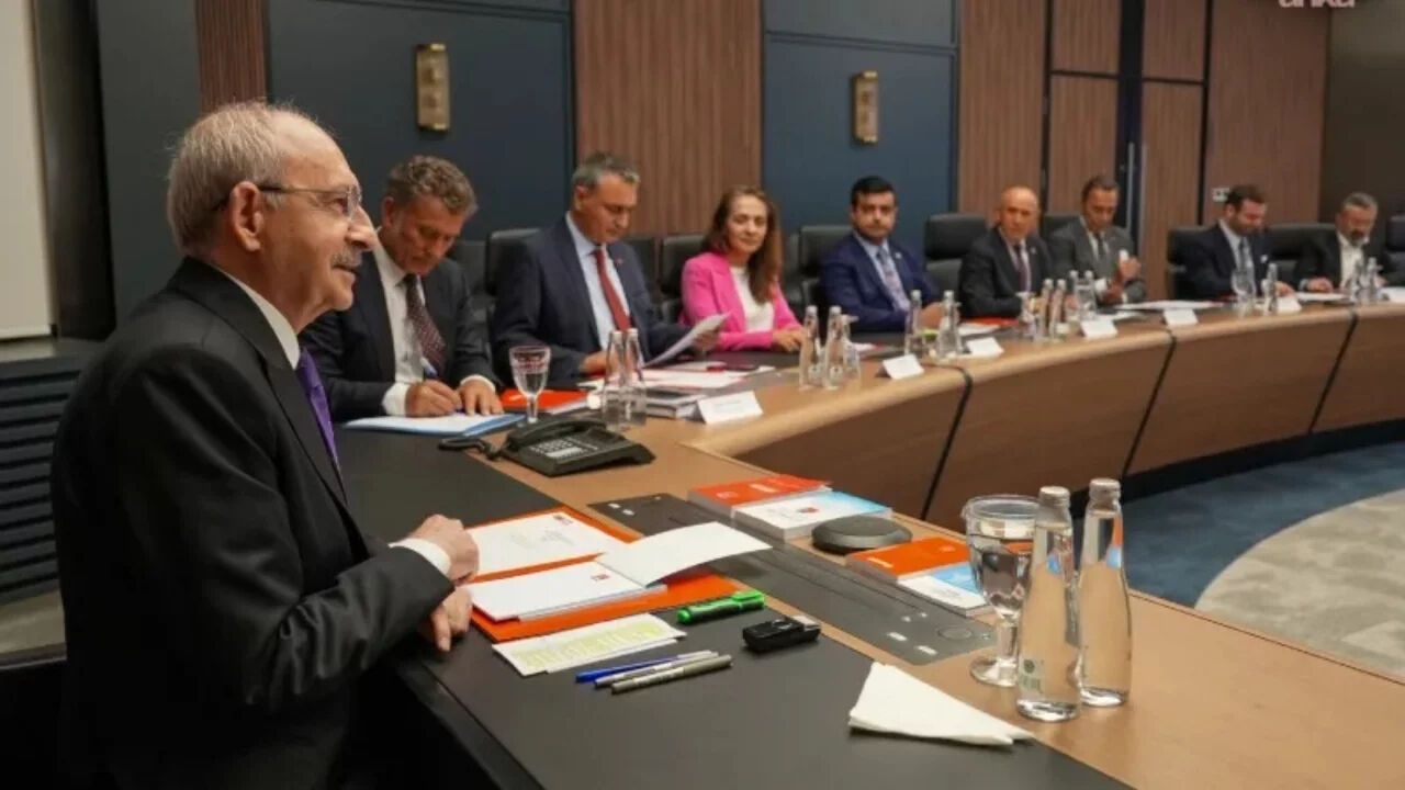 CHP Olağan Kurultay Süreci Eylül'de Başlıyor: İki İl Başkanı İhraç Edildi