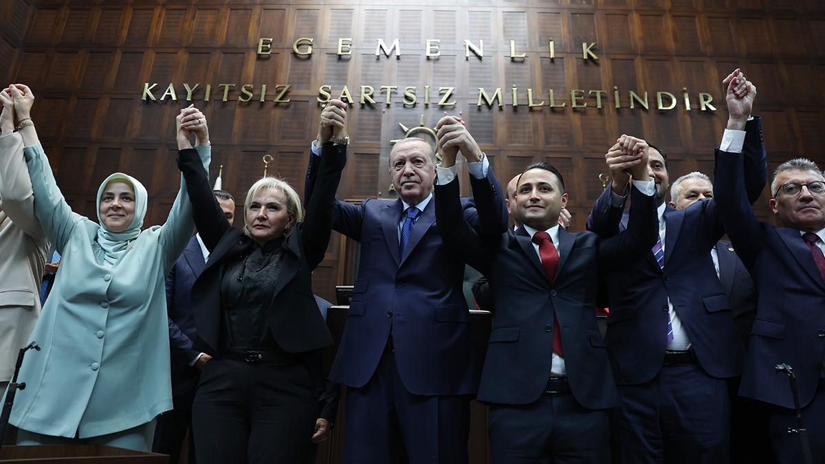 3 yıl içinde 3 parti değiştirdi! Nimet Özdemir AK Parti’ye katıldı