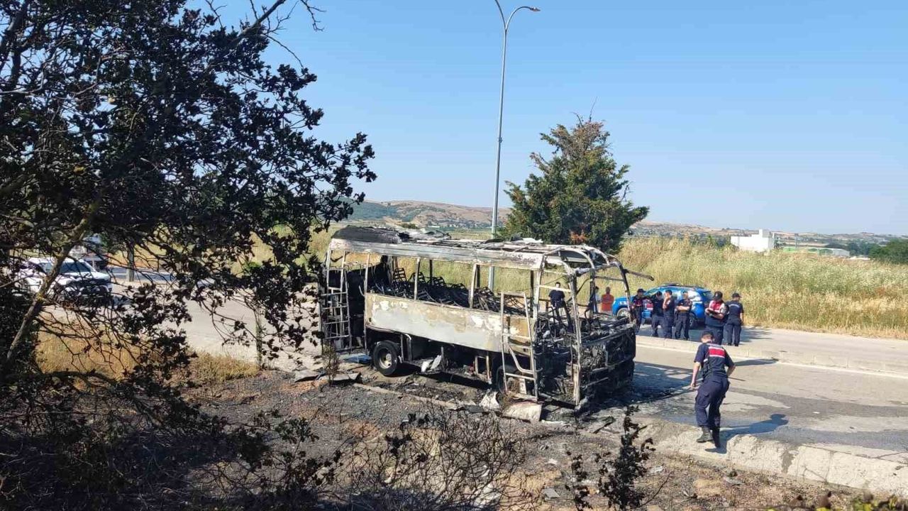 Bursa'da servis otobüsü alevlere teslim oldu