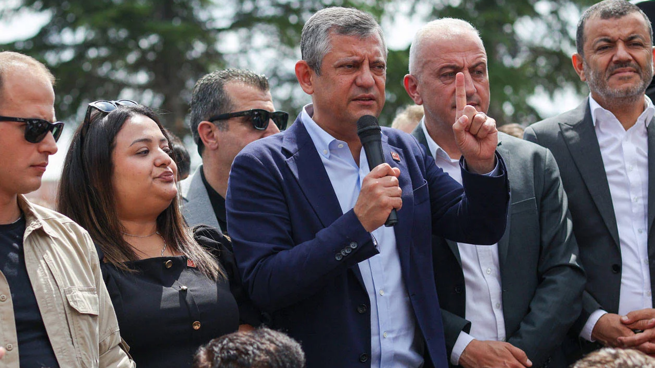 CHP Grup Başkanı Özgür Özel Diyarbakır’da karşılandı
