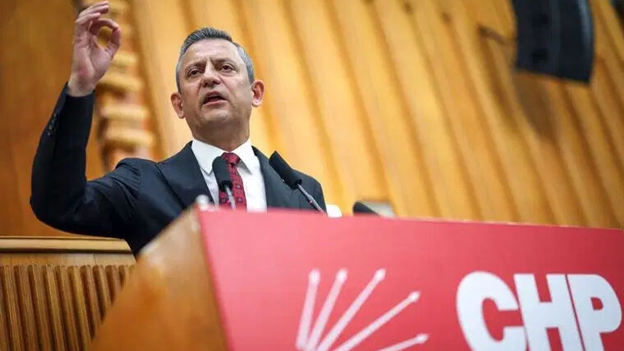 Özgür Özel kürsüde!