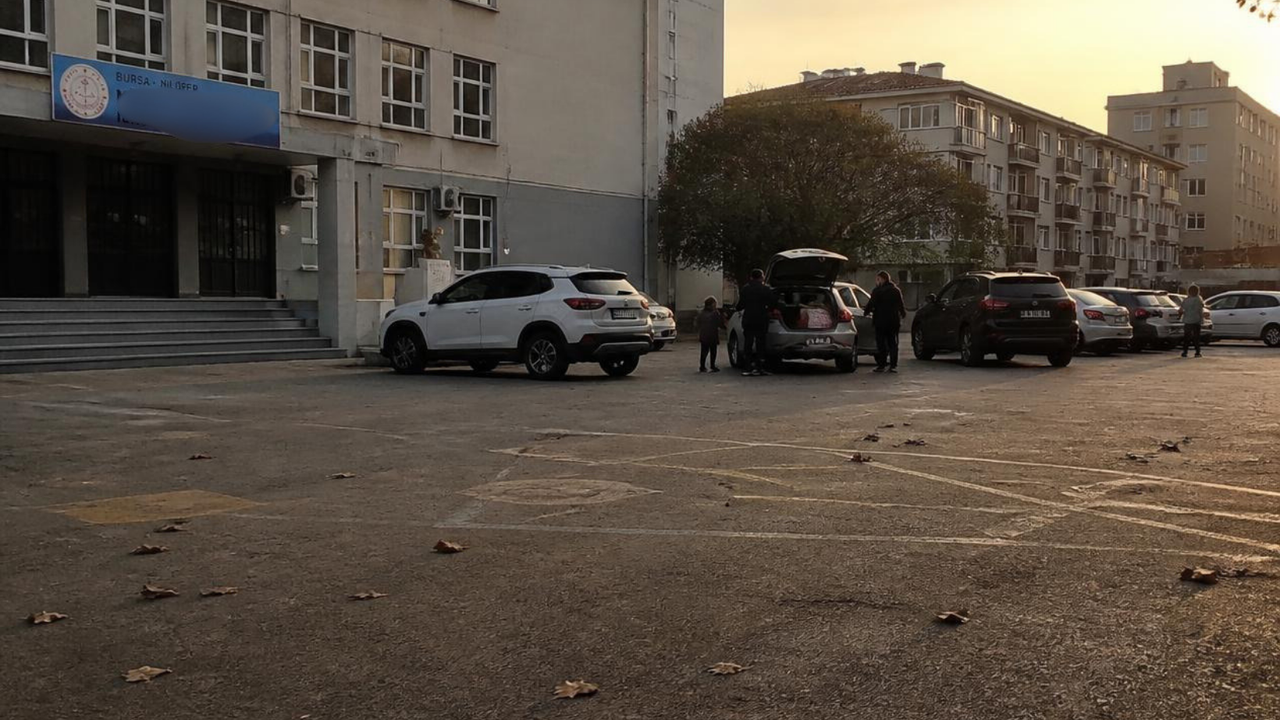 Bursa’da okul bahçeleri otopark oluyor
