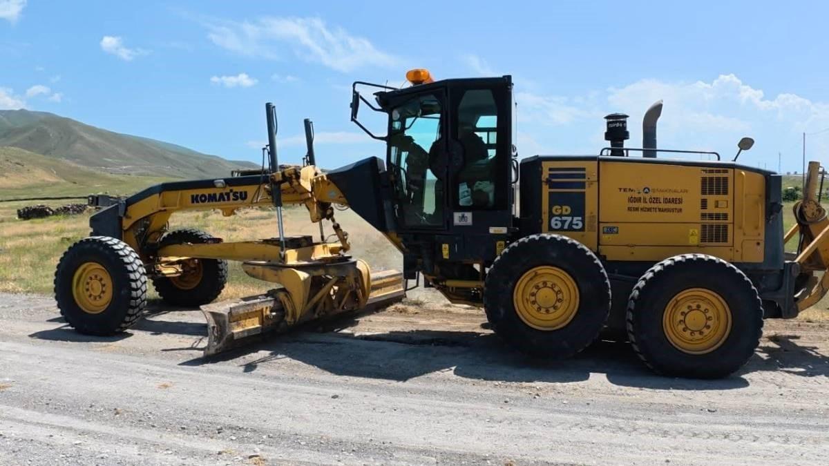 Iğdır’da köy yollarında yol açma çalışmaları sürüyor