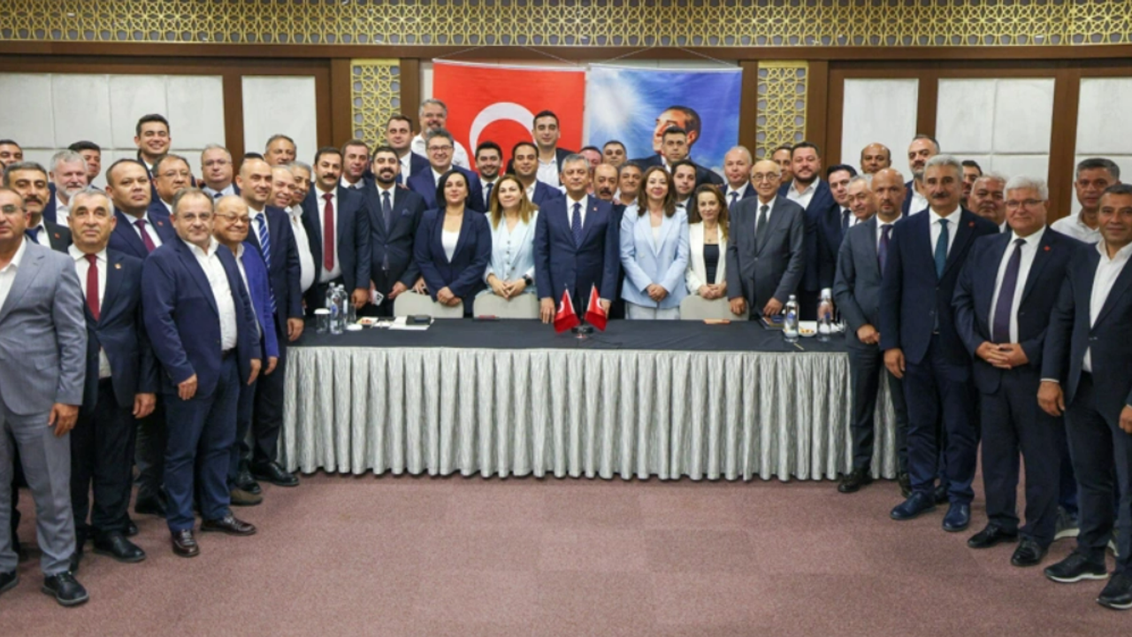Özgür Özel yeni partinin ayrıntılarını açıkladı