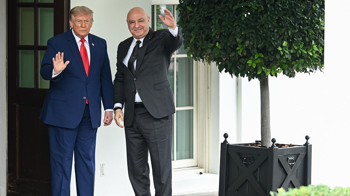Lübnan lideri Trump'a methiyeler dizdi! 'Aferini' kapınca ağzındaki baklayı çıkardı