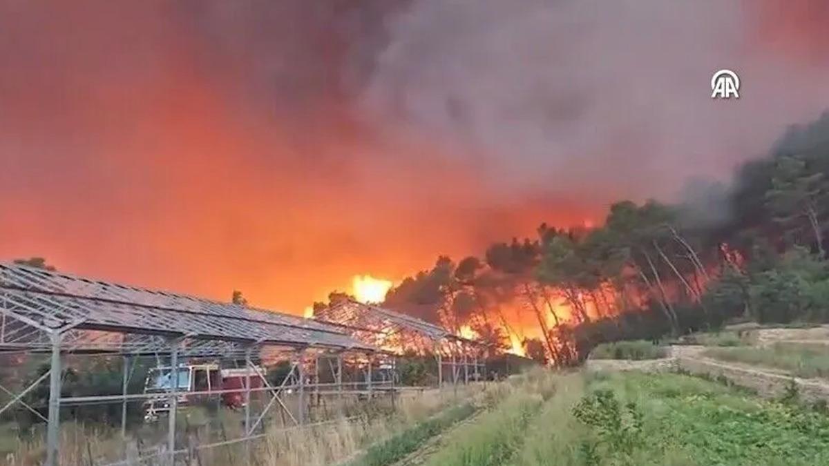 İspanya ve Fransa'da Yangınlar Nedeniyle 130 Bin Kişi Tahliye Ediliyor