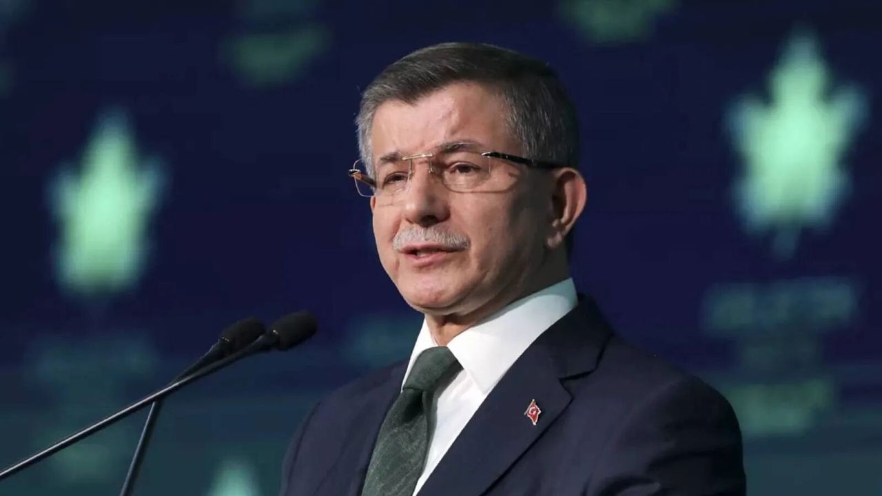 Ahmet Davutoğlu'nun Siyasi Yolculuğu ve Gelecek Partisi'nin Kuruluşu