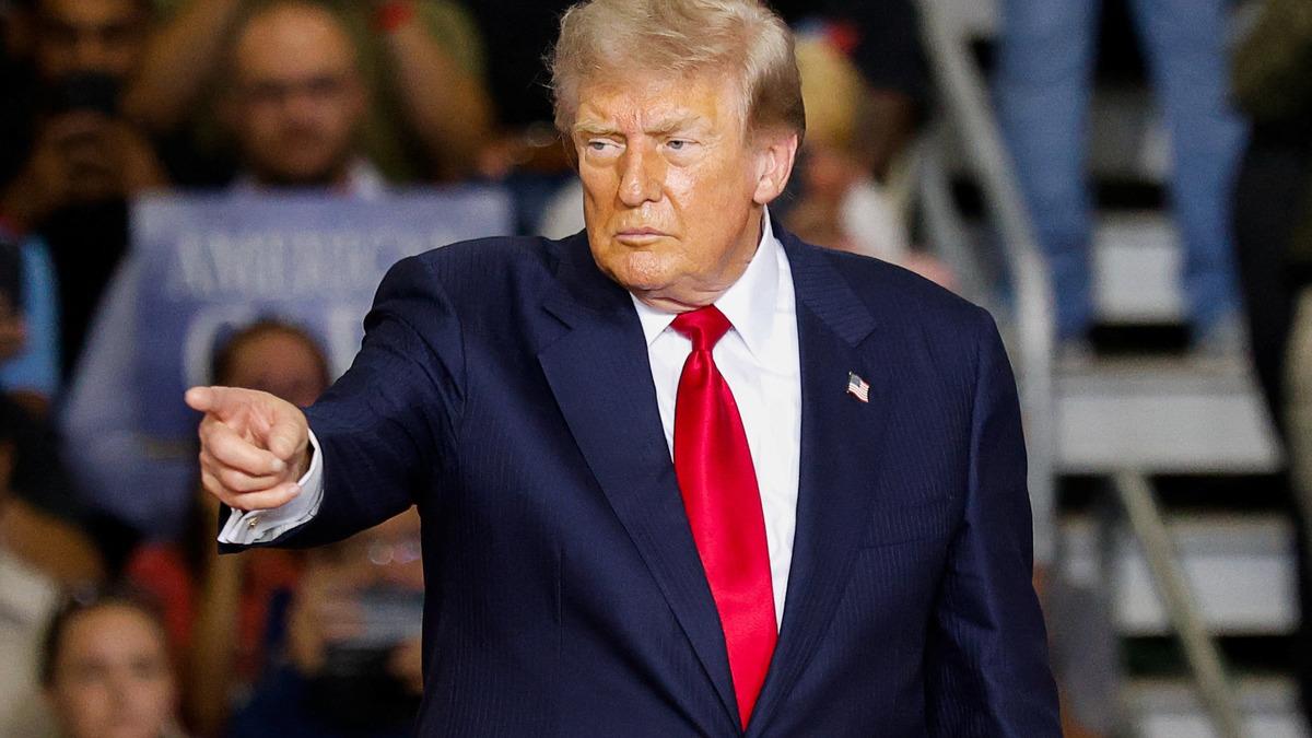 Trump, İran'a Sert Yanıt Vereceğini Açıkladı