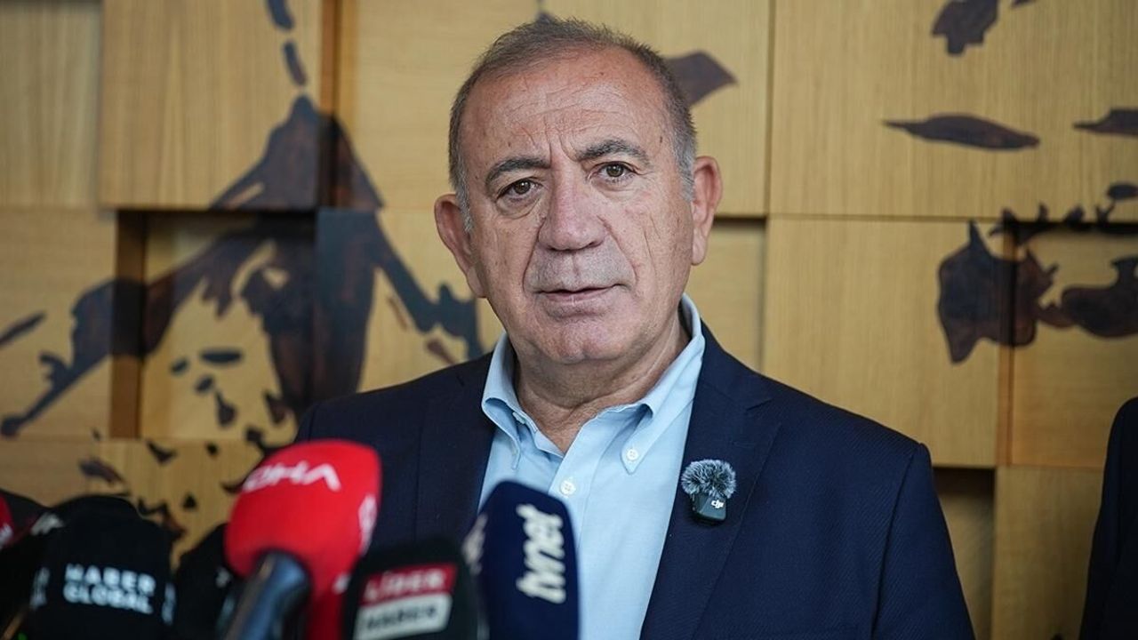 CHP İstanbul İl Başkanlığı'nda Görev Değişikliği Tartışmaları Sürüyor