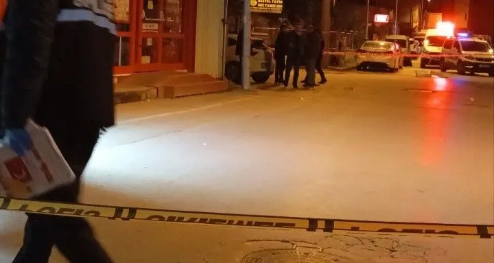 Bursa'da Gece Yarısı Silahlı Kavga: 2 Kişi Yaralandı Bursa'da Gece Yarısı Silahlı Kavga: 2 Kişi Yaralandı