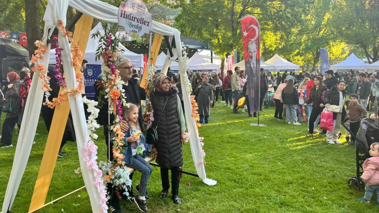Bursa Kültürpark’ta Hıdırellez Coşkusu Yoğun Katılımla Devam Ediyor