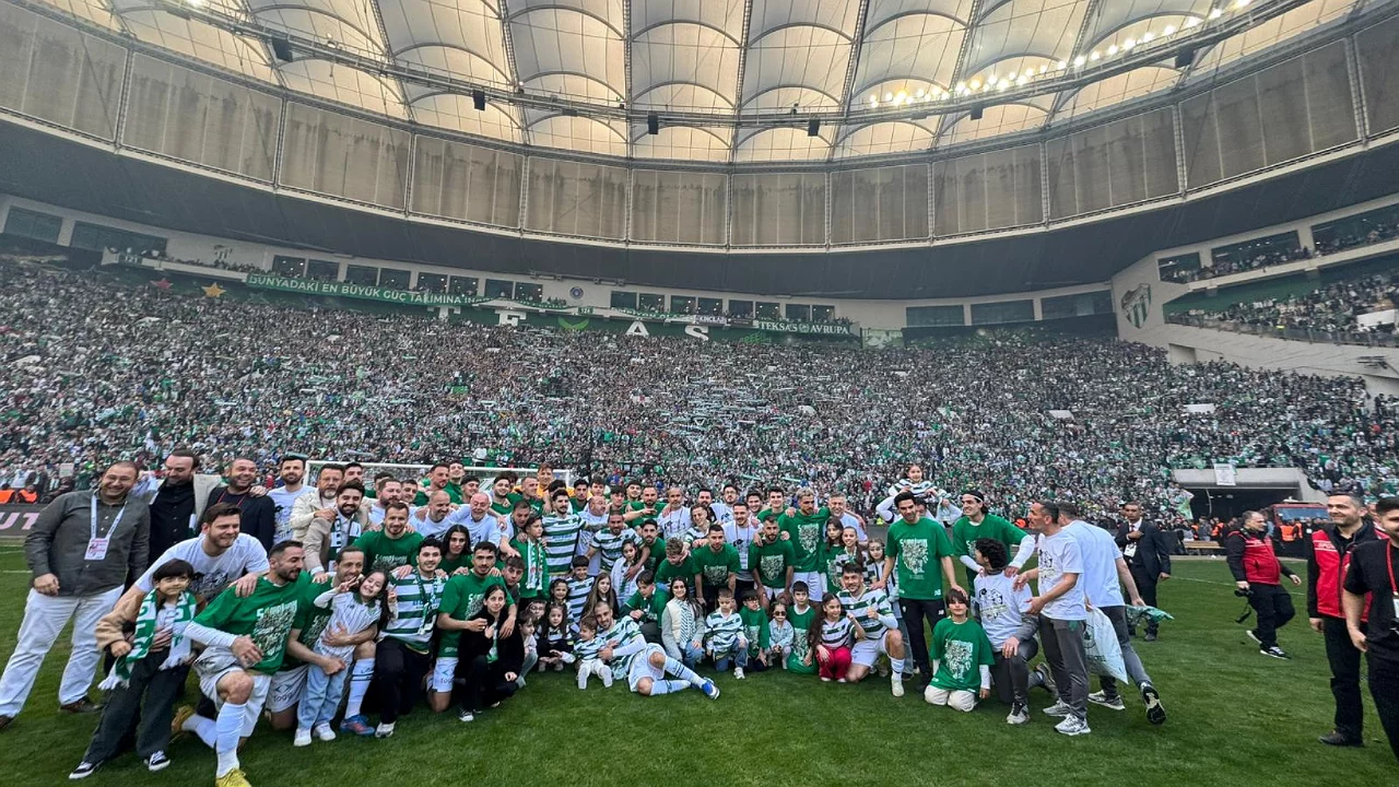 Bursaspor, TFF 2. Lig Şampiyonu Olarak 1. Lig'e Yükseldi